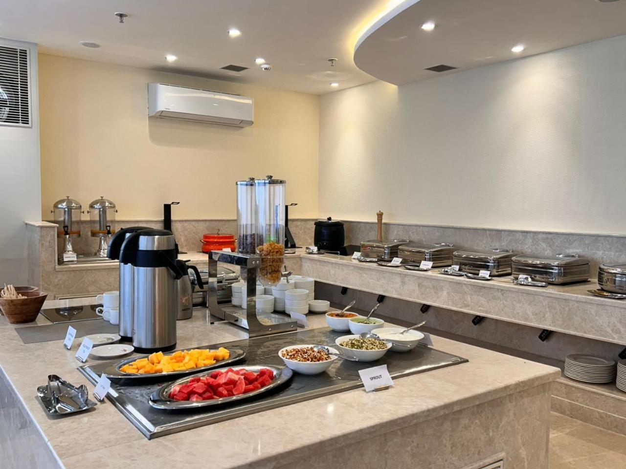 Hotel Western Maharani Bagh New Delhi