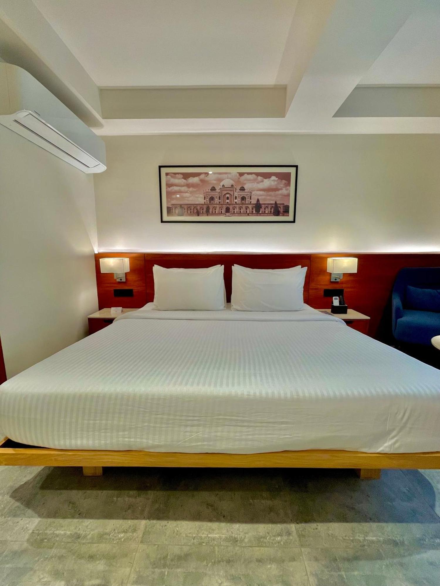 Hotel Western Maharani Bagh New Delhi